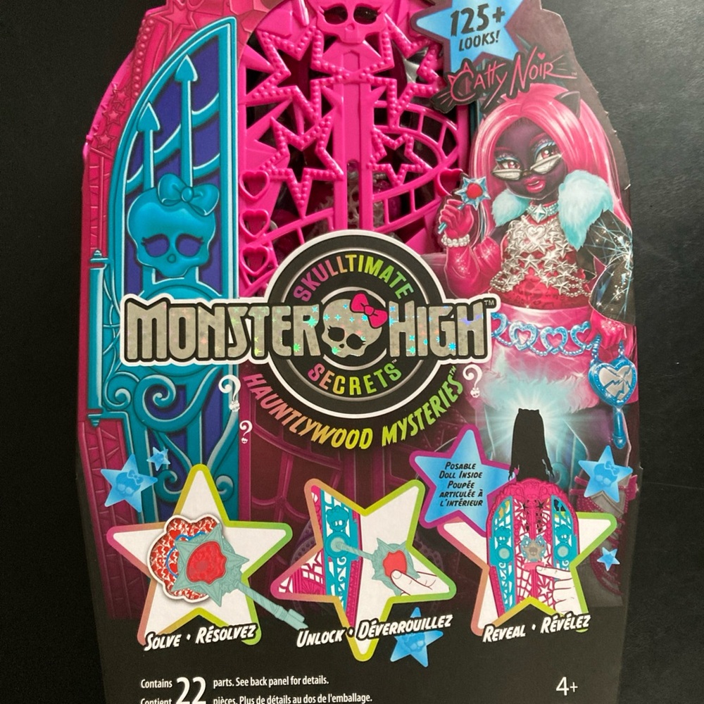 Mattel Monster High Skulltimate Secrets Hauntlywood Catty Noir Playset